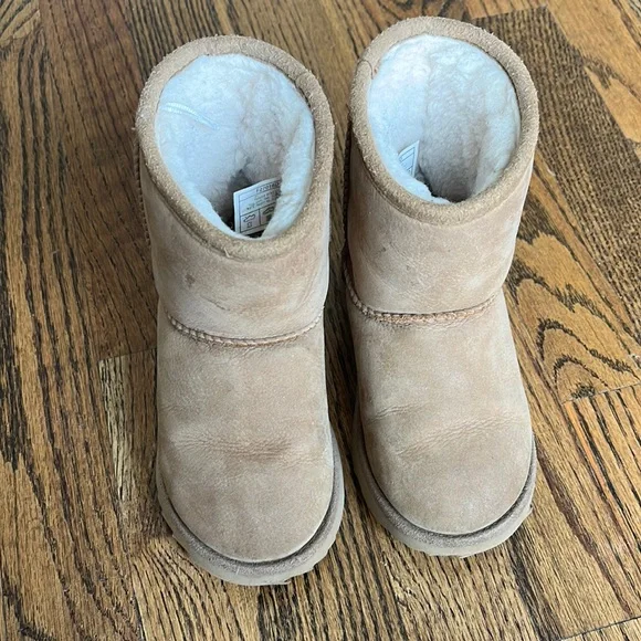 UGG boots size kids 10 - Picture 1 of 6